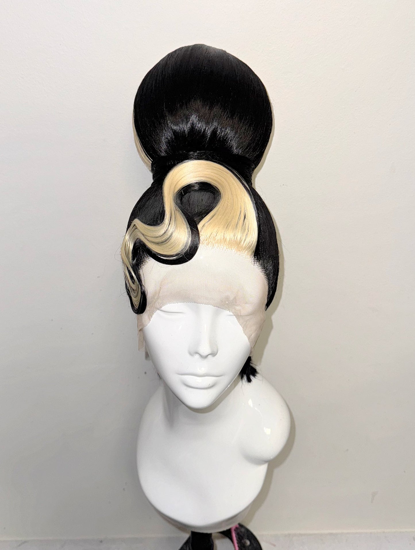 ÉireHeadRTW - black and platinum ball updo