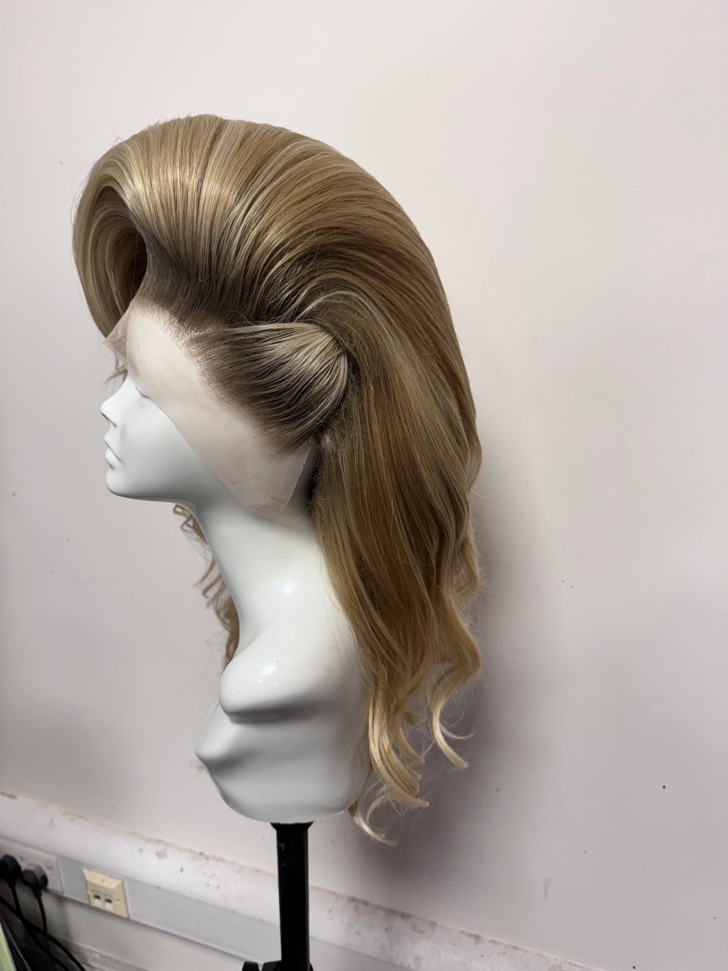 ÉireHeadRTW - blonde side swoop
