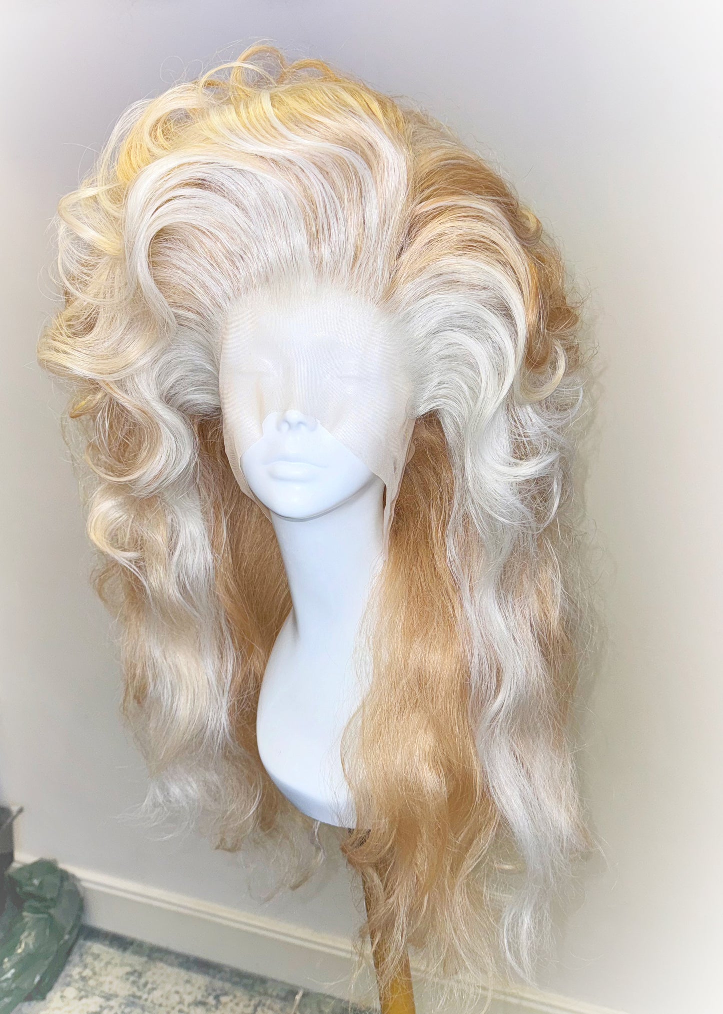 ÉireHeadRTW - tonal blonde big curly