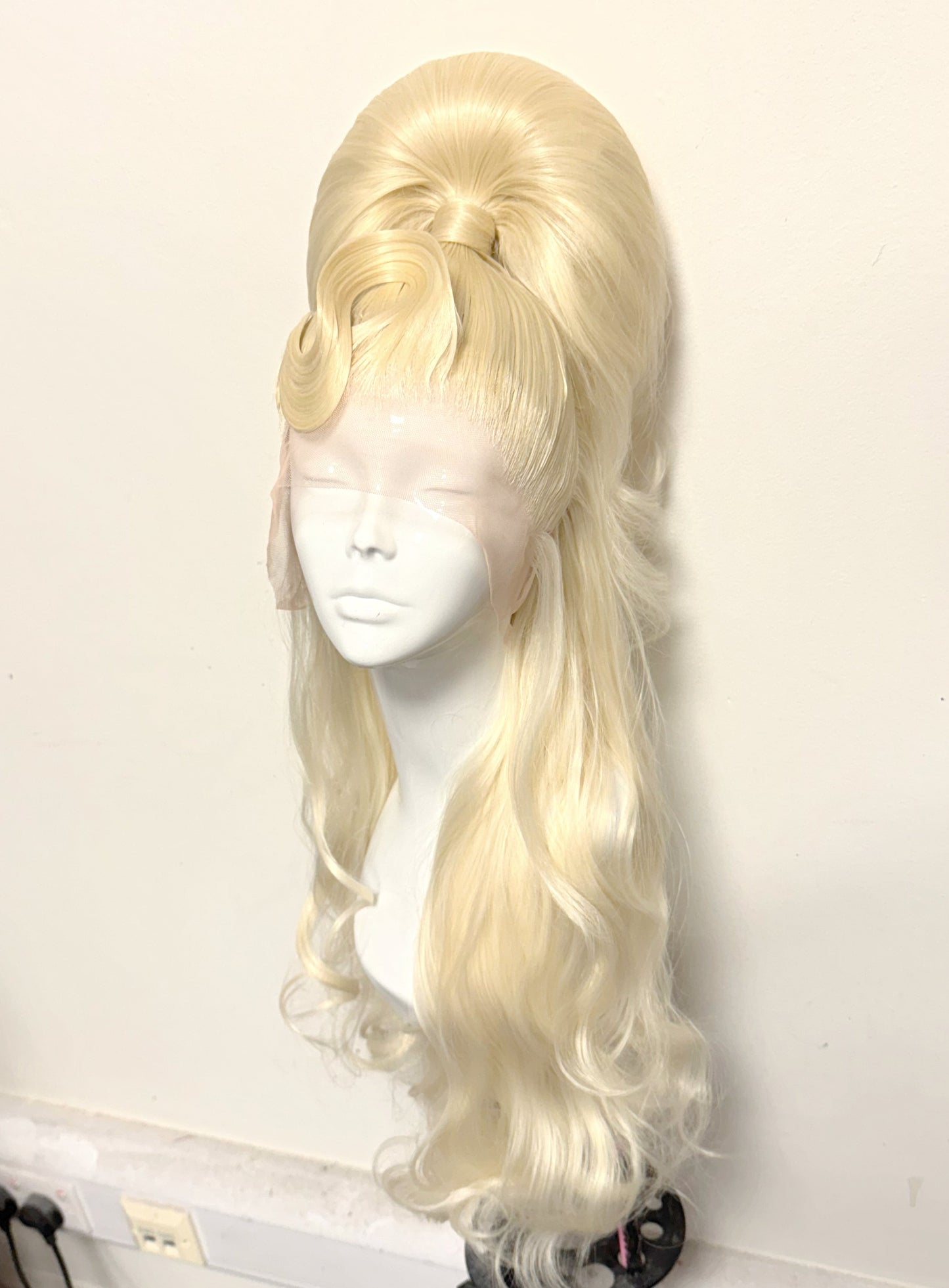 ÉireHeadRTW - blonde half up half down pony