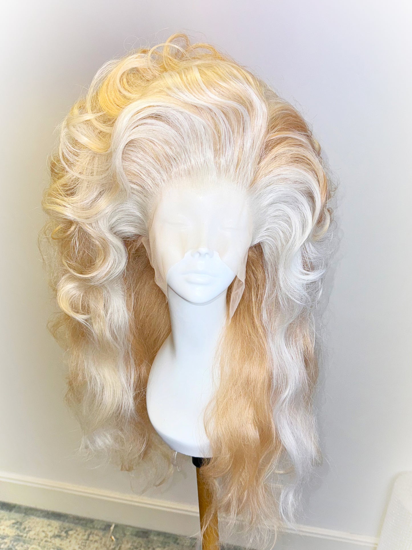 ÉireHeadRTW - tonal blonde big curly