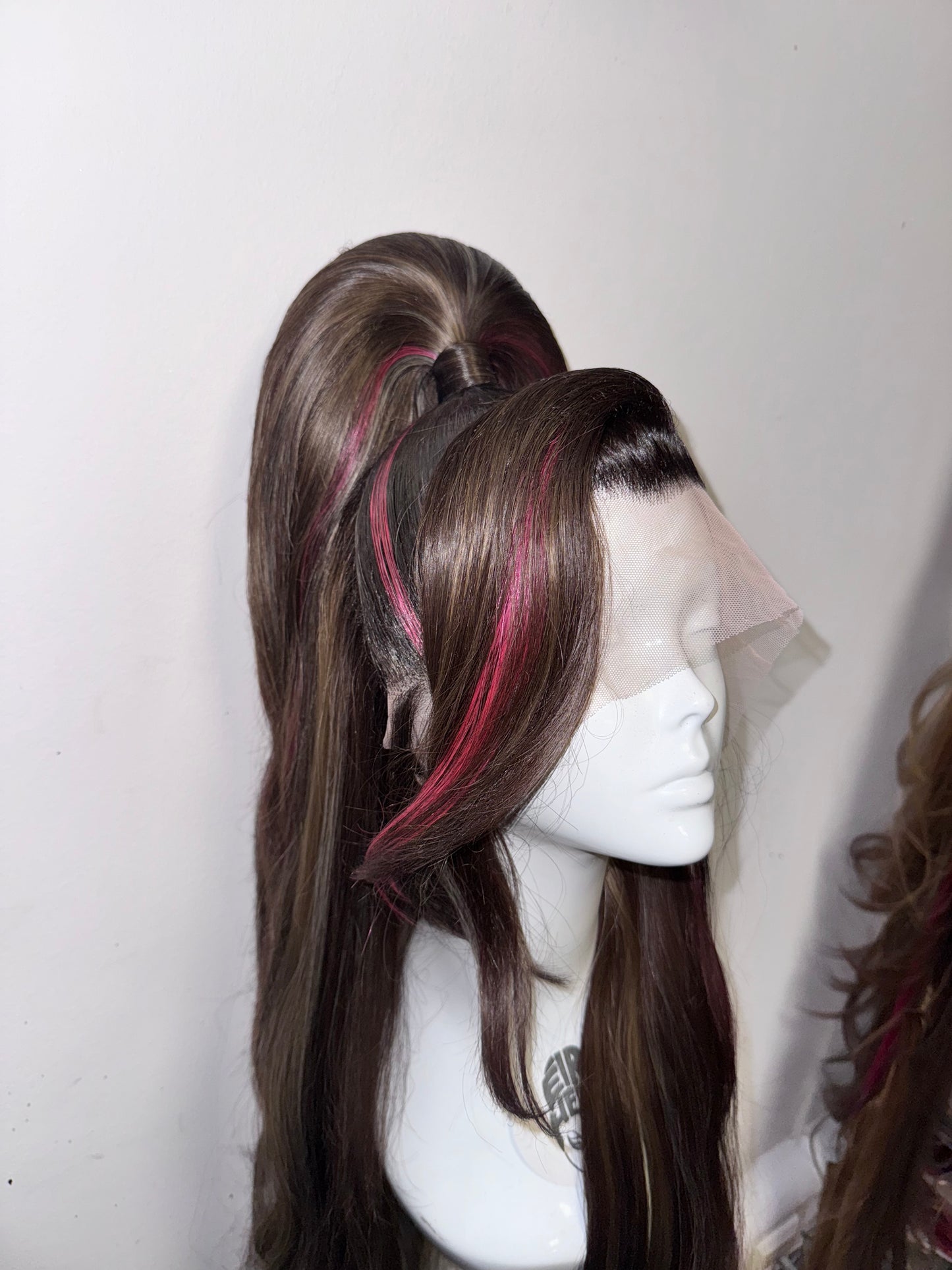 ÉireHeadRTW - brunette with highlights and pink - half up ponytail