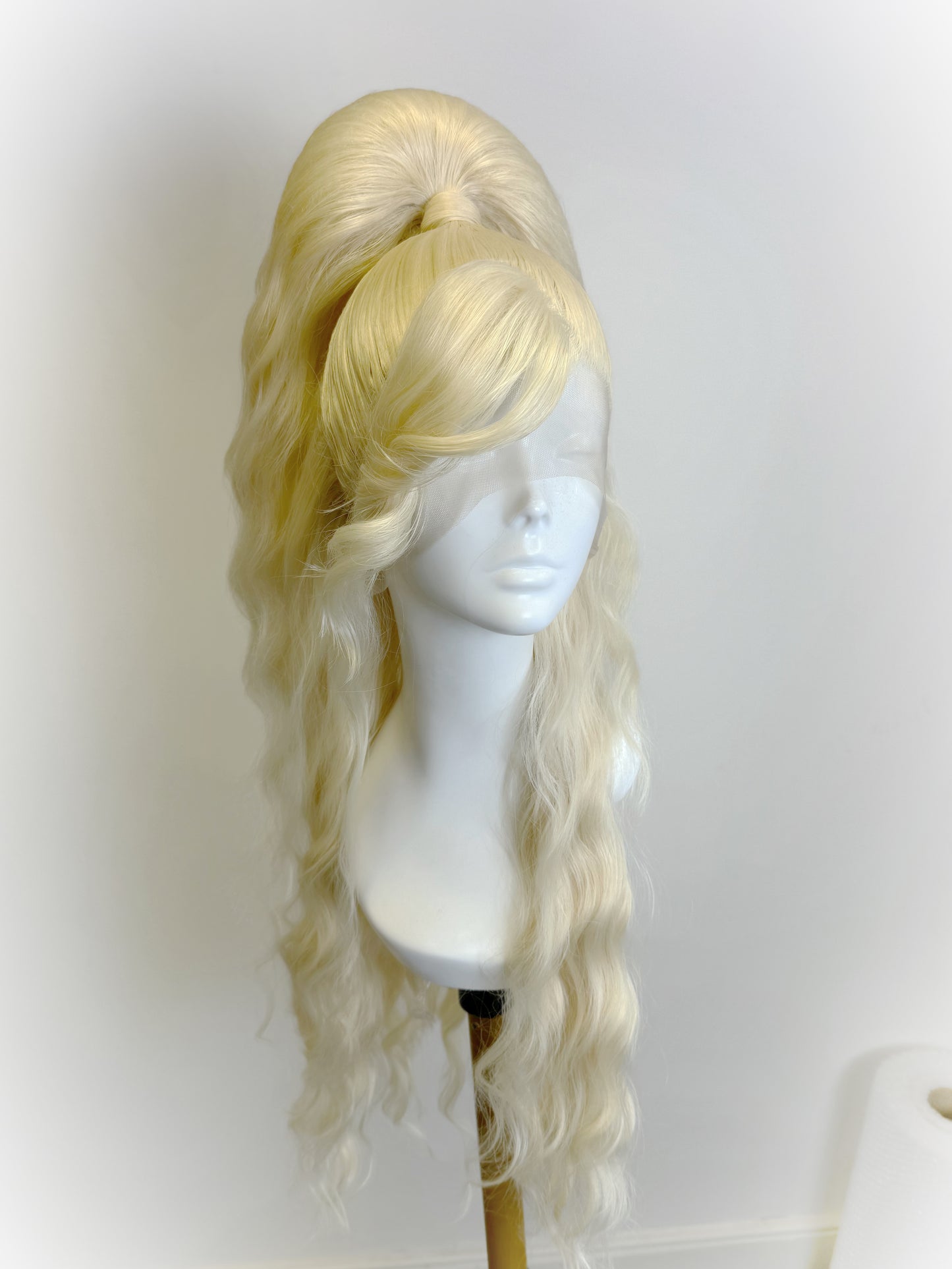 ÉireHeadRTW - blonde half up pony