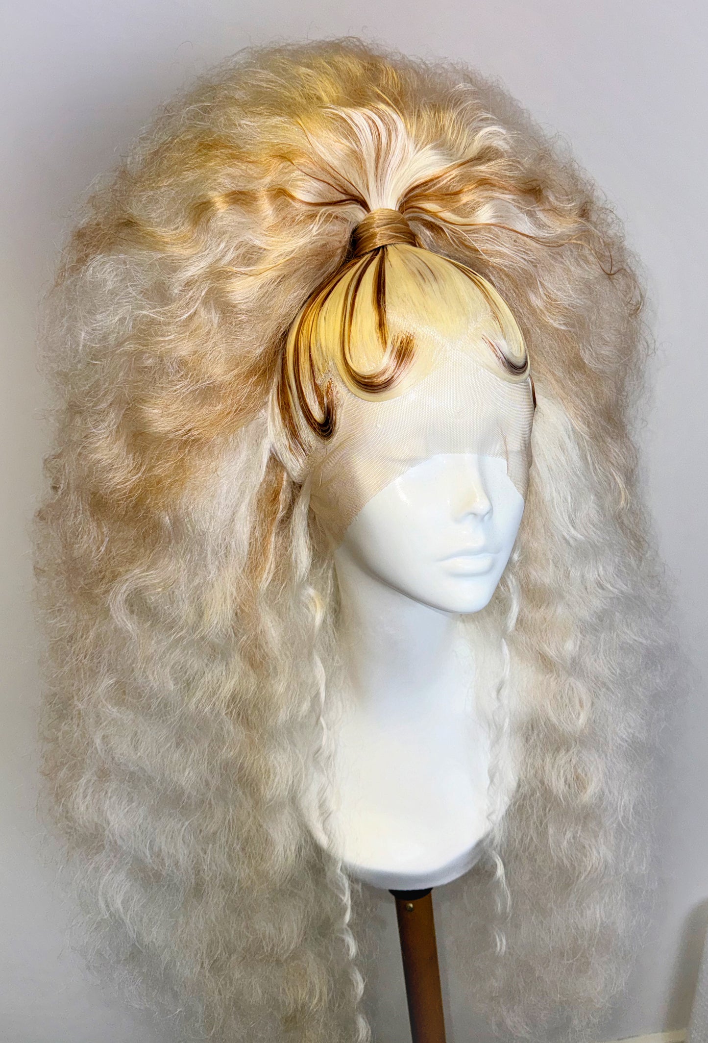 ÉireHeadRTW - tonal blonde half pony tight curl