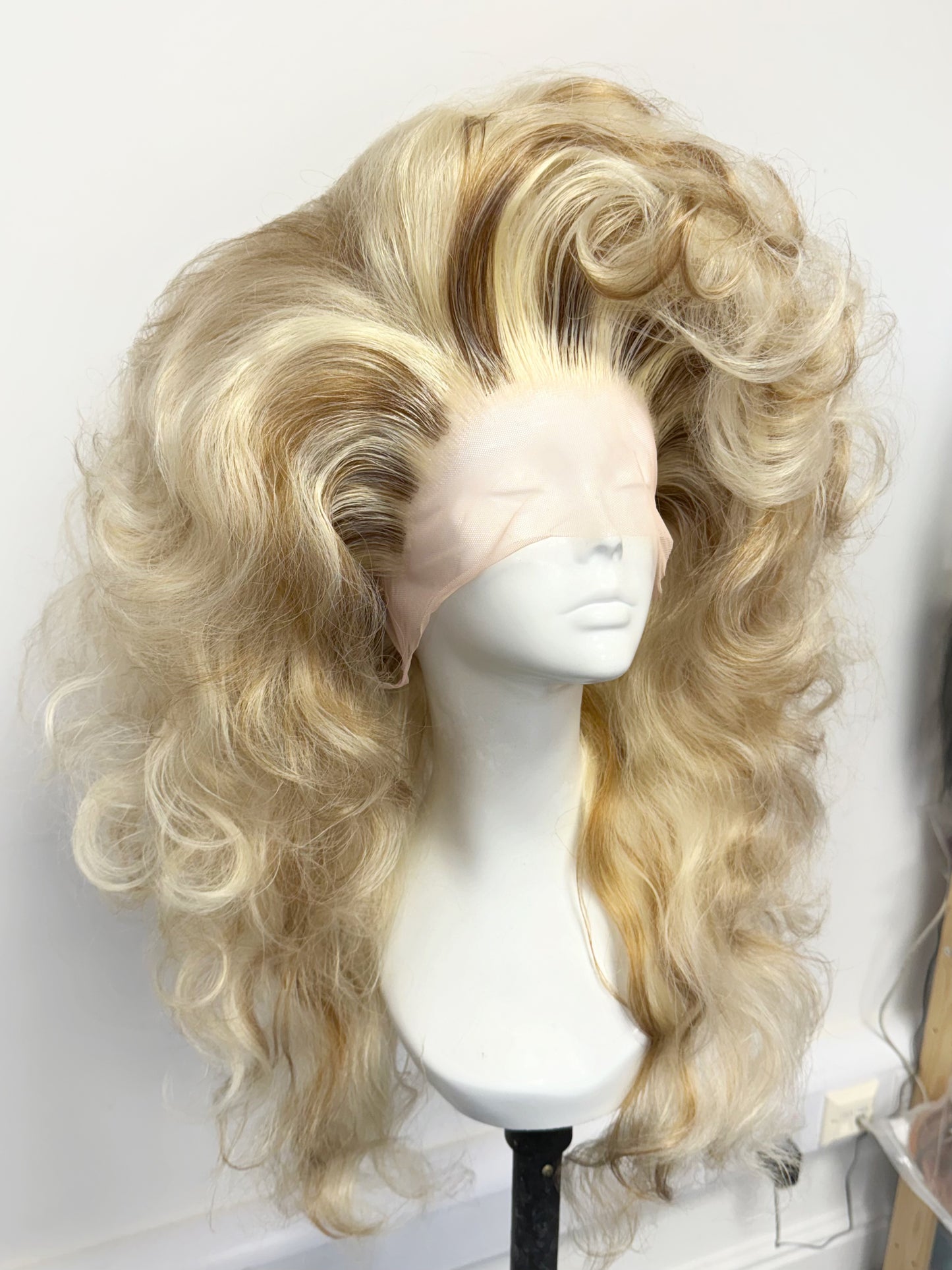 ÉireHeadRTW - Teased blonde & brown curly wig